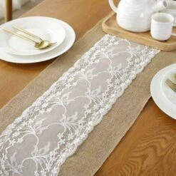 AIDUCHO Chemin De Table Rustique Vintage Nappe En Toile De Jute Blanche Chemin De Table En Toile De Jute En Dentelle Noël Hiver Décorations Pour La Maison Pour Le Festival De Mariage Décoration De Fêt -Lemax Decor Magasin 39019781 3
