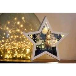 Paysage De Noël Dans Cadre En Forme D'étoile , Scène Hivernale Dans Cadre Lumineux Motifs Petite Maison Enneigée Et Cerfs Dans La Forêt Hx26 Cm. -Lemax Decor Magasin 68752321 5